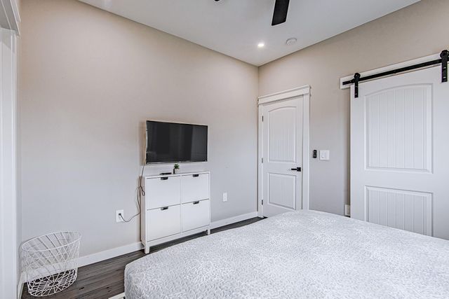 1079 Cedar Lane, Gilchrist, TX 77617