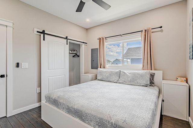 1079 Cedar Lane, Gilchrist, TX 77617