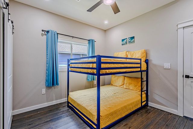 1079 Cedar Lane, Gilchrist, TX 77617