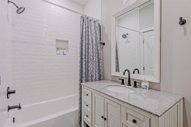 1079 Cedar Lane, Gilchrist, TX 77617