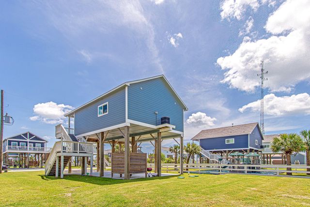 1079 Cedar Lane, Gilchrist, TX 77617