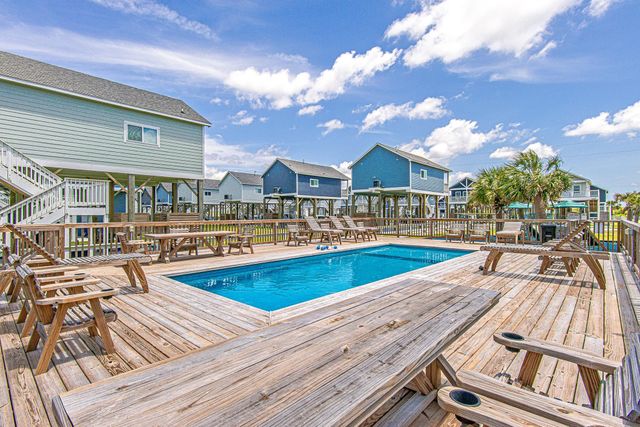 1079 Cedar Lane, Gilchrist, TX 77617