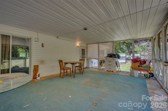 98 Lanning Drive, Columbus, NC 28722