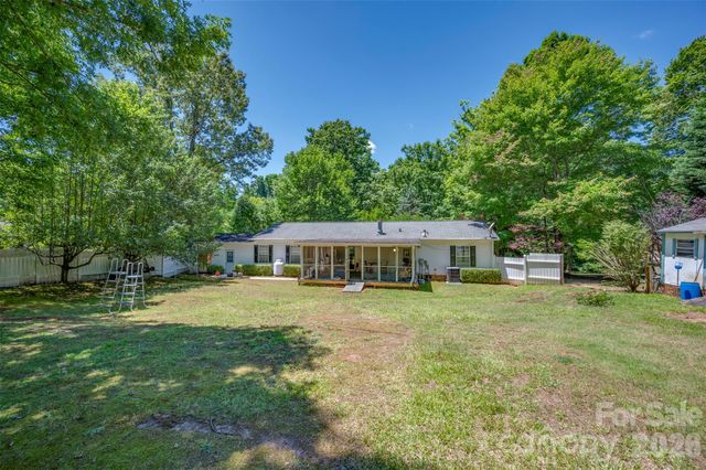 98 Lanning Drive, Columbus, NC 28722