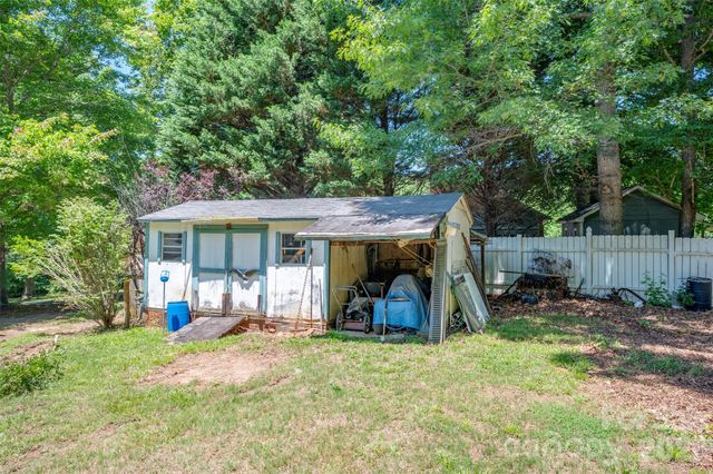 98 Lanning Drive, Columbus, NC 28722