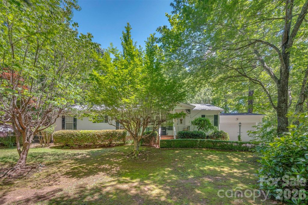98 Lanning Drive, Columbus, NC 28722