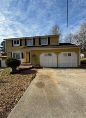 815 Sunfield NW Drive, Lilburn, GA 30047