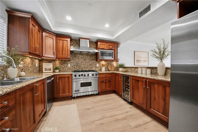 1878 Greenfield Avenue 204, Los Angeles, CA 90025