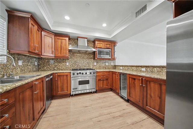 1878 Greenfield Avenue 204, Los Angeles, CA 90025