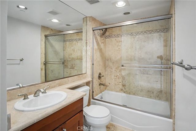 1878 Greenfield Avenue 204, Los Angeles, CA 90025