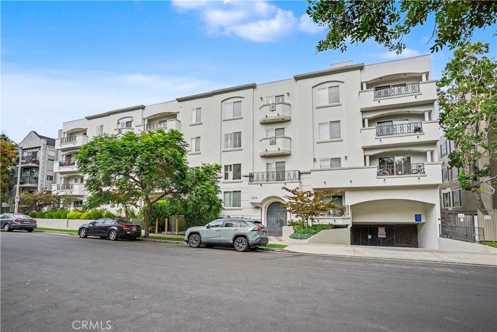 1878 Greenfield Avenue 204, Los Angeles, CA 90025