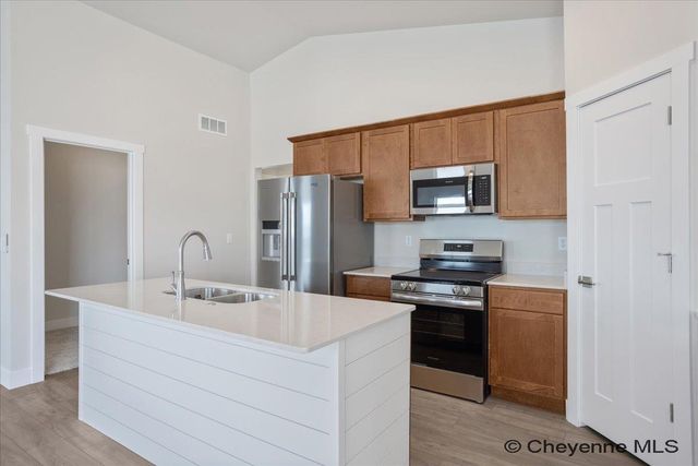 5806 ALEX RANCH RD, Cheyenne, WY 82007