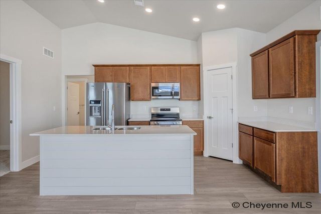 5806 ALEX RANCH RD, Cheyenne, WY 82007