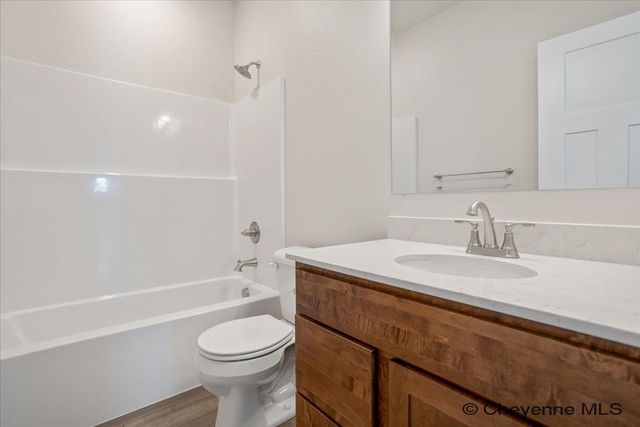 5806 ALEX RANCH RD, Cheyenne, WY 82007