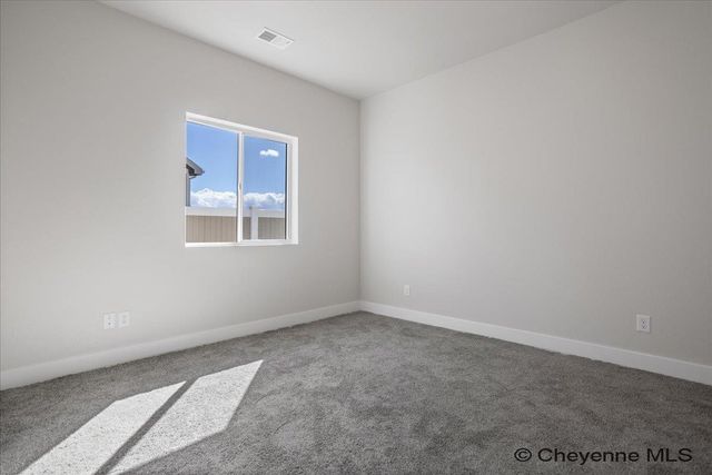 5806 ALEX RANCH RD, Cheyenne, WY 82007