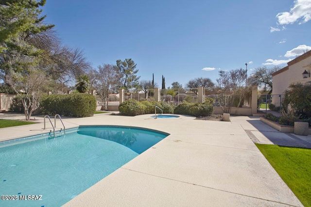 5620 E Binghampton Drive, Tucson, AZ 85712