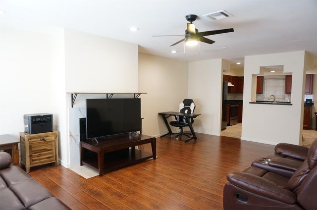 9901 Sharpcrest Street 8, Houston, TX 77036