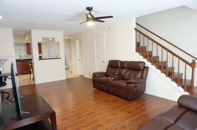 9901 Sharpcrest Street 8, Houston, TX 77036