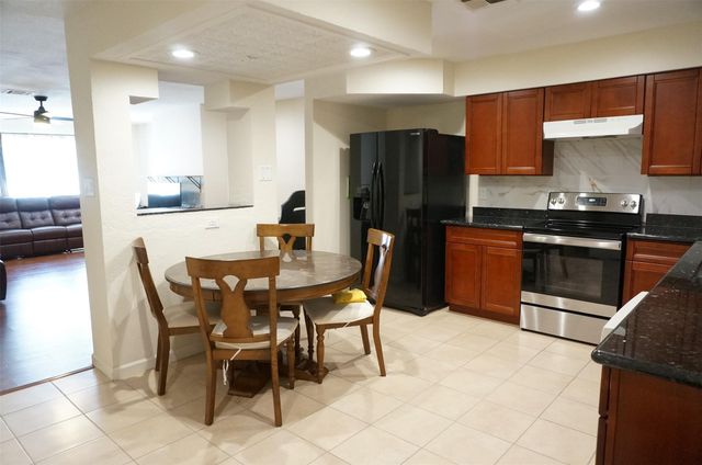 9901 Sharpcrest Street 8, Houston, TX 77036