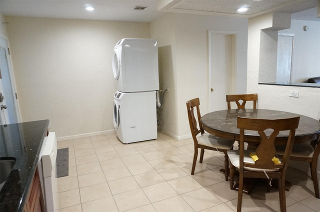 9901 Sharpcrest Street 8, Houston, TX 77036