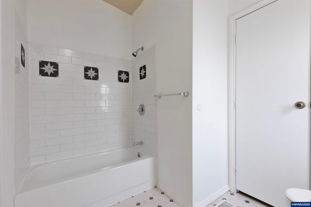 9000 NE M L King Bl 61, Portland, OR 97211