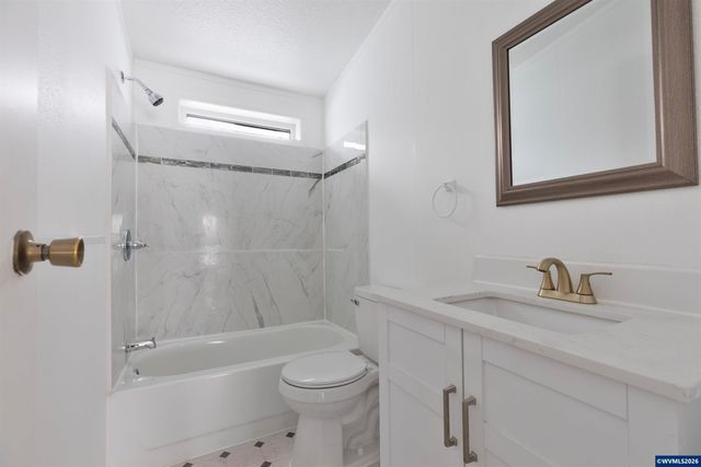 9000 NE M L King Bl 61, Portland, OR 97211