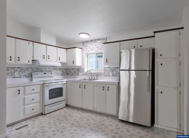 9000 NE M L King Bl 61, Portland, OR 97211
