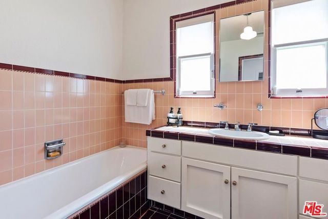 1628 S Sycamore Avenue, Los Angeles, CA 90019