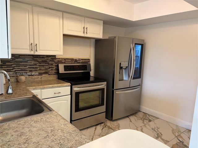 5550 NW 44th St 414B, Lauderhill, FL 33319