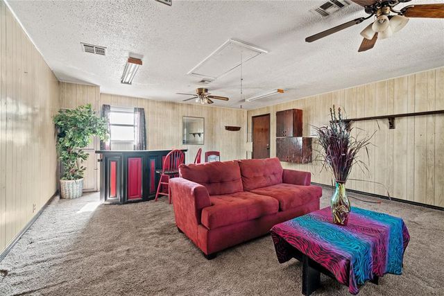 1916 Timber Ridge Drive, Newcastle, OK 73065