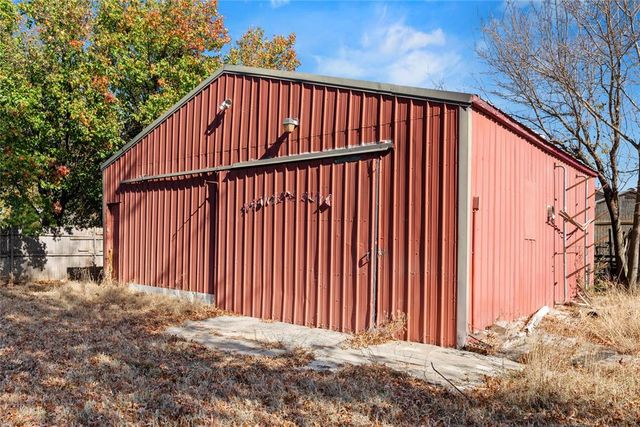 1916 Timber Ridge Drive, Newcastle, OK 73065