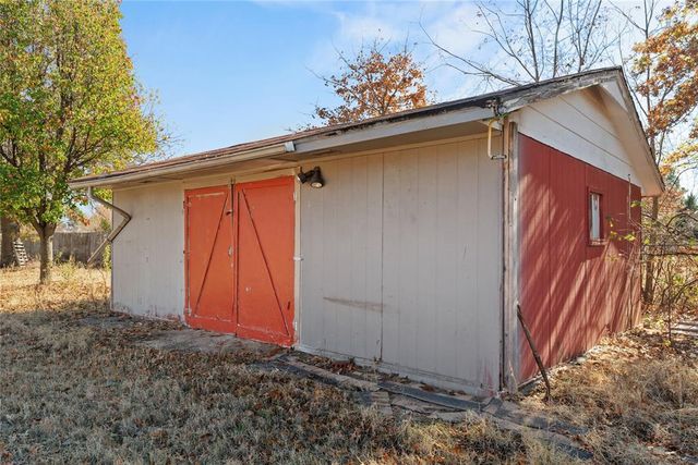 1916 Timber Ridge Drive, Newcastle, OK 73065