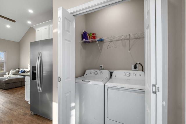 502 Meadowbrook Dr, Mcminnville, TN 37110