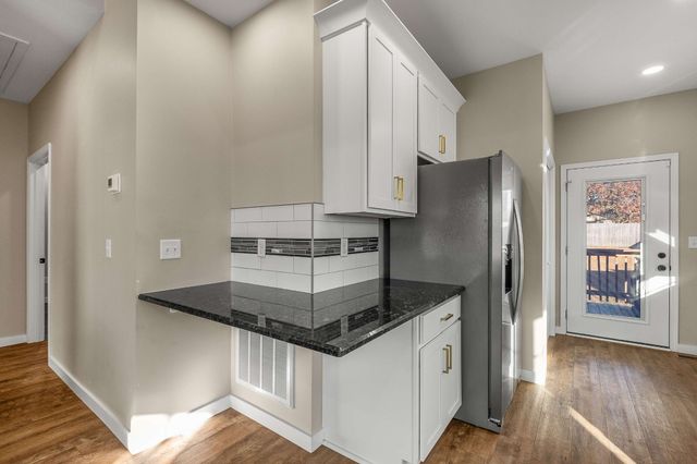 502 Meadowbrook Dr, Mcminnville, TN 37110