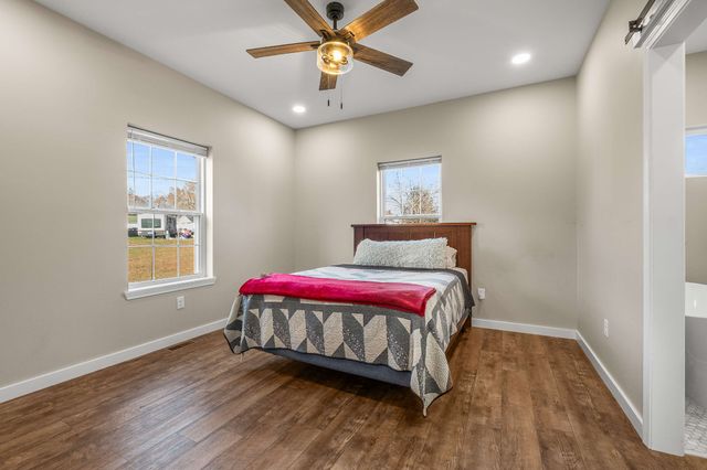 502 Meadowbrook Dr, Mcminnville, TN 37110