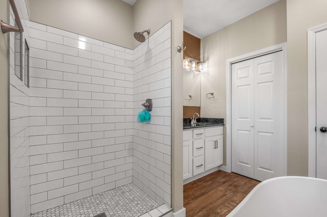 502 Meadowbrook Dr, Mcminnville, TN 37110