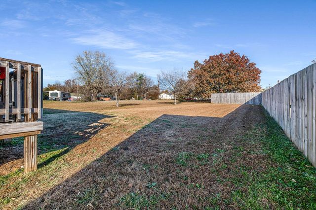 502 Meadowbrook Dr, Mcminnville, TN 37110