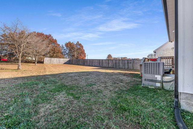 502 Meadowbrook Dr, Mcminnville, TN 37110