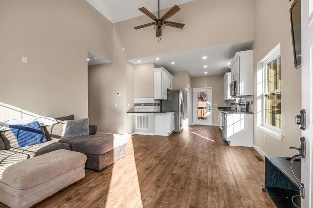 502 Meadowbrook Dr, Mcminnville, TN 37110