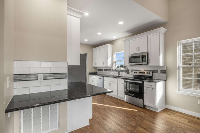 502 Meadowbrook Dr, Mcminnville, TN 37110