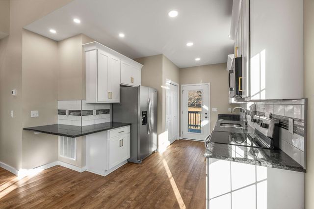 502 Meadowbrook Dr, Mcminnville, TN 37110