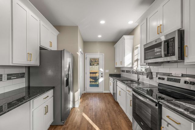 502 Meadowbrook Dr, Mcminnville, TN 37110