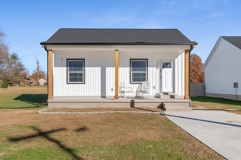 502 Meadowbrook Dr, Mcminnville, TN 37110