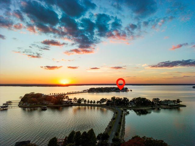 656 Enchanted Isles Drive, Mabank, TX 75156