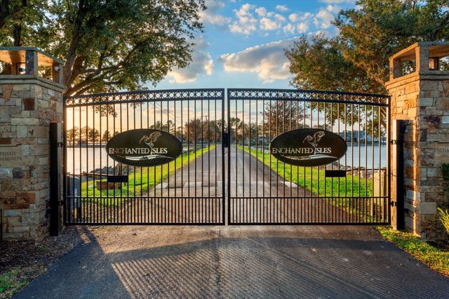 656 Enchanted Isles Drive, Mabank, TX 75156