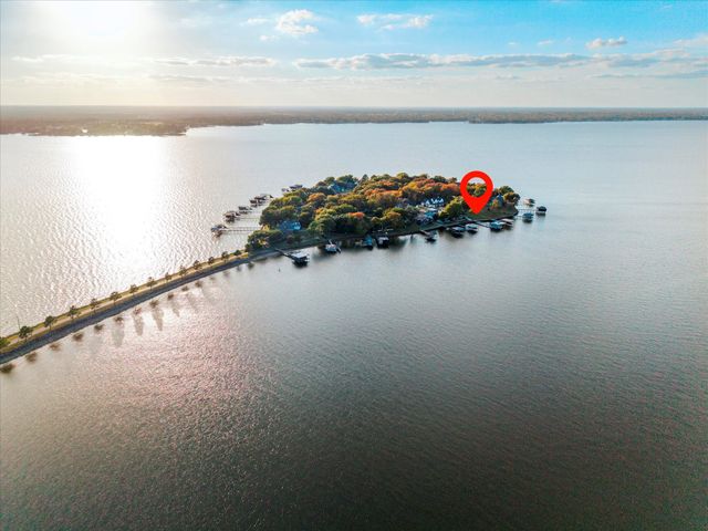 656 Enchanted Isles Drive, Mabank, TX 75156