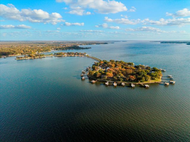 656 Enchanted Isles Drive, Mabank, TX 75156