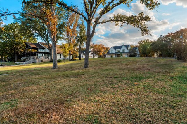 656 Enchanted Isles Drive, Mabank, TX 75156