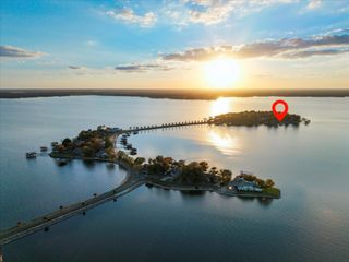 656 Enchanted Isles Drive, Mabank, TX 75156