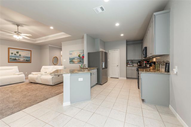 1008 8th Avenue N, Texas City, TX 77590